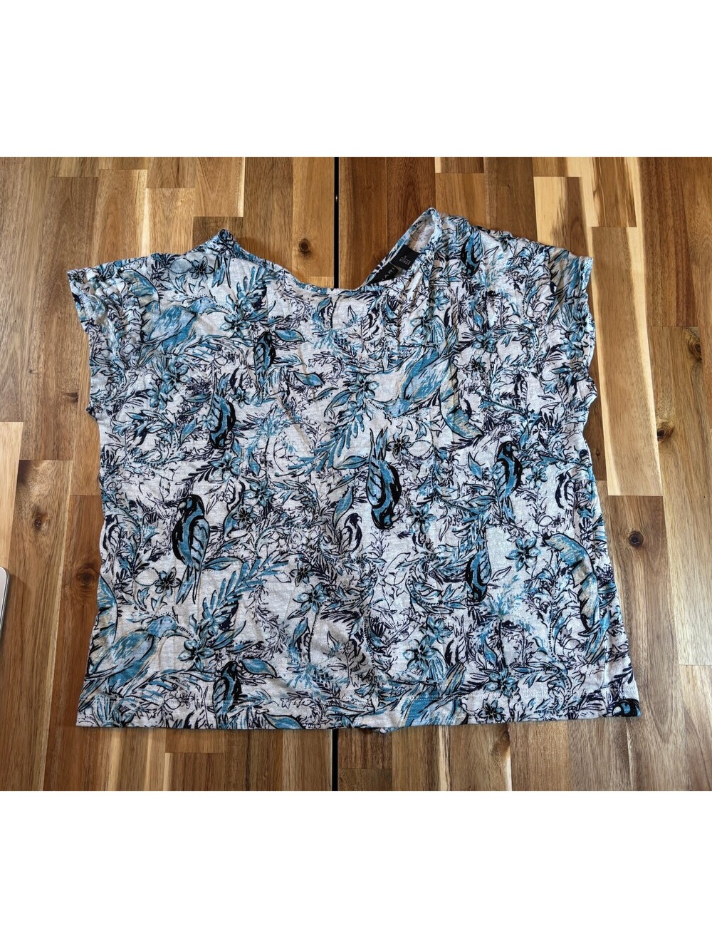 Tahari Women’s L 100% Linen Blue Bird Floral Button Front Coastal Top (2185) - Picture 3 of 7